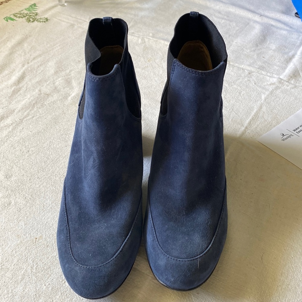 Women’s suede boots - Picture 1 of 4